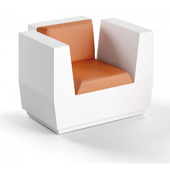 New PLUST BIG CUT ARMCHAIR |