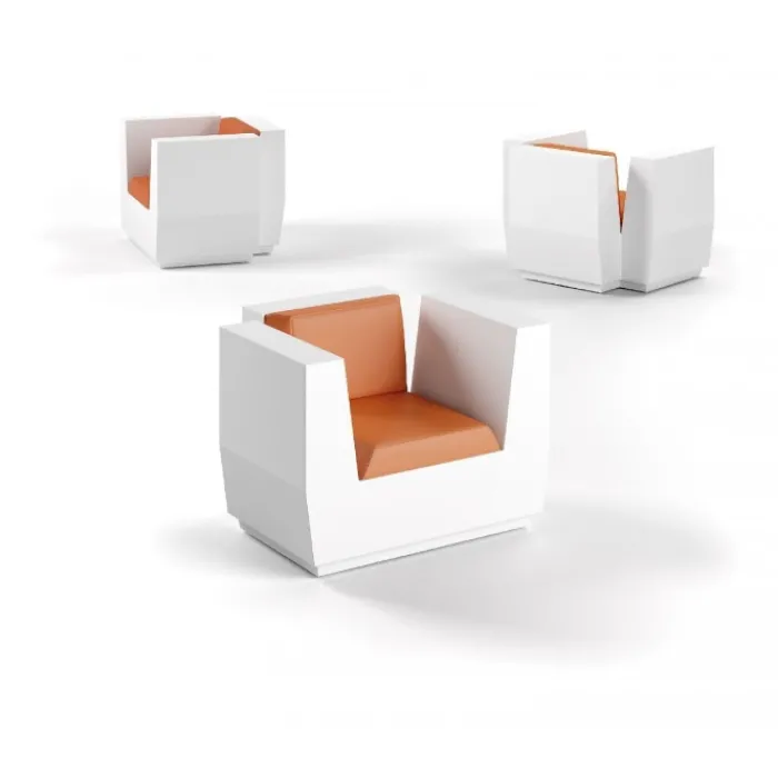 New PLUST BIG CUT ARMCHAIR |