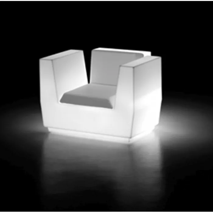 New PLUST BIG CUT ARMCHAIR |