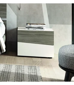 Outlet SANTA LUCIA GRUPPO AMBRA, CON DUE COMODINI E UN SETTIMANALE |